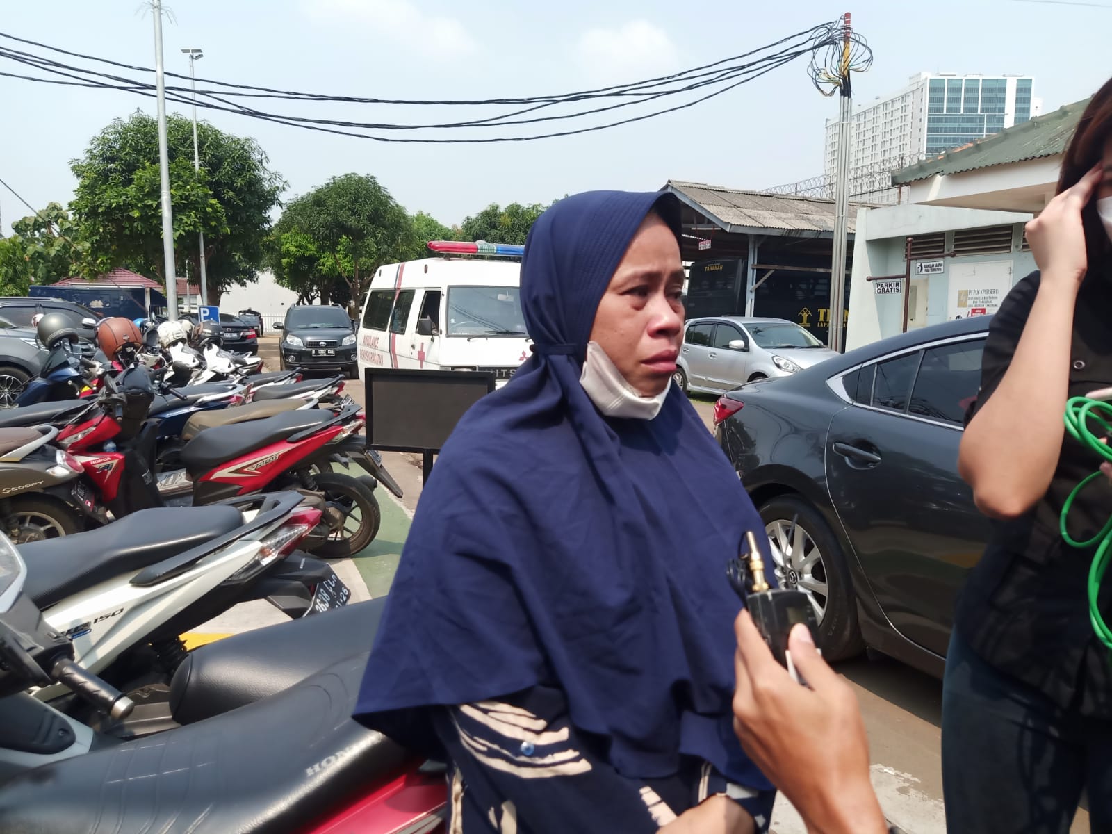 Menangis, keluarga korban kebakaran Lapas Tangerang: Saya ikhlas
