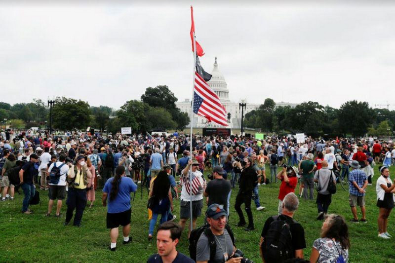 Massa pendukung perusuh pro Trump gelar aksi di Capitol
