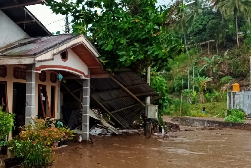 33 rumah terendam dan 3 hanyut akibat banjir bandang Minahasa