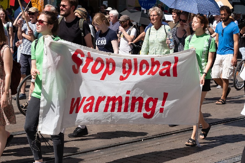 Aktivis lakukan unjuk rasa untuk mencegah perubahan iklim