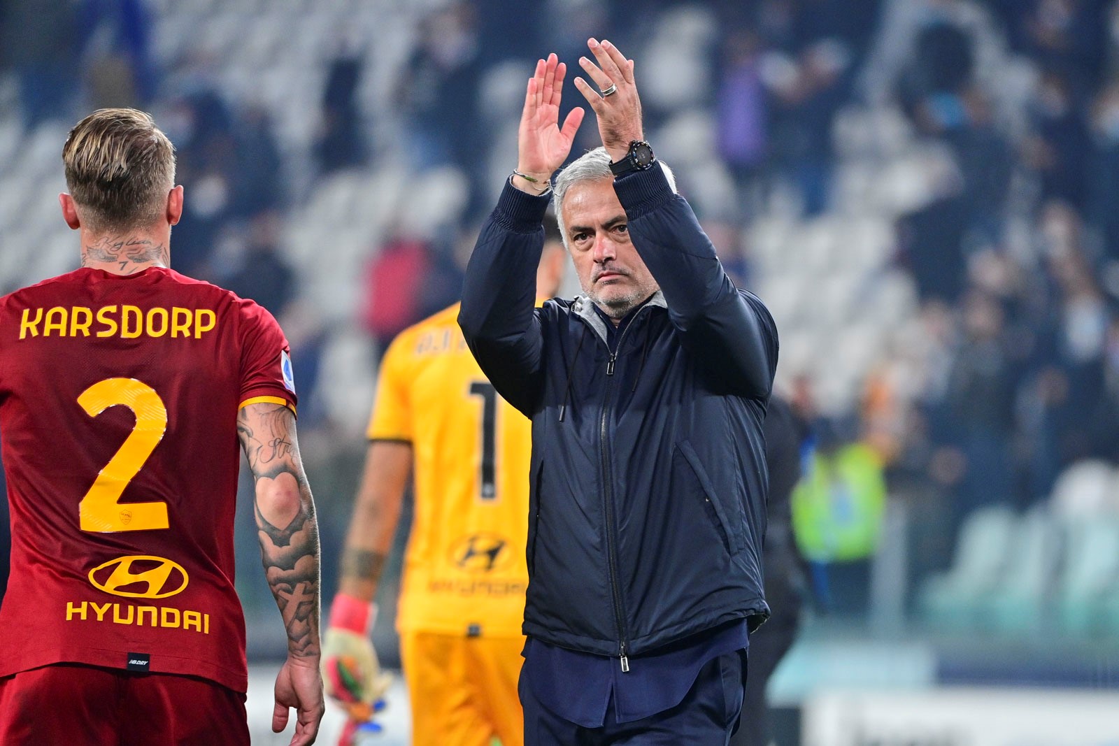 AS Roma kalah, Mourinho 'salam tiga jari' untuk fans Juventus