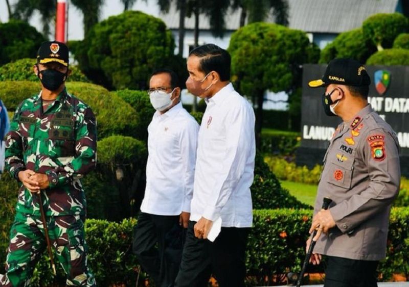 Kunker ke Kaltara, Jokowi tanam mangrove dan tinjau vaksinasi