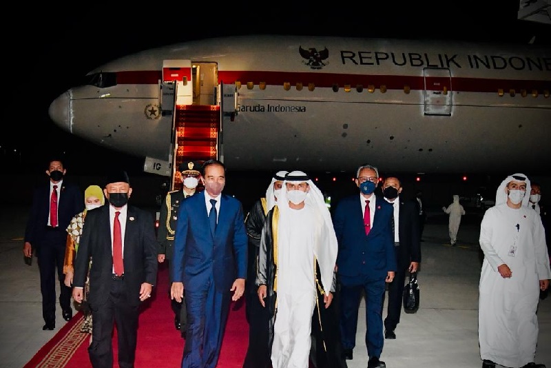 Tiba di Abu Dhabi, Presiden Jokowi akan memperkuat kerja sama investasi