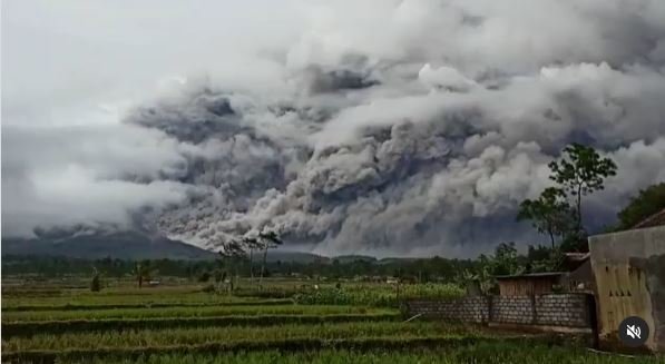 Ratusan kader Pemuda Pancasila turun ke lokasi terdampak erupsi Semeru