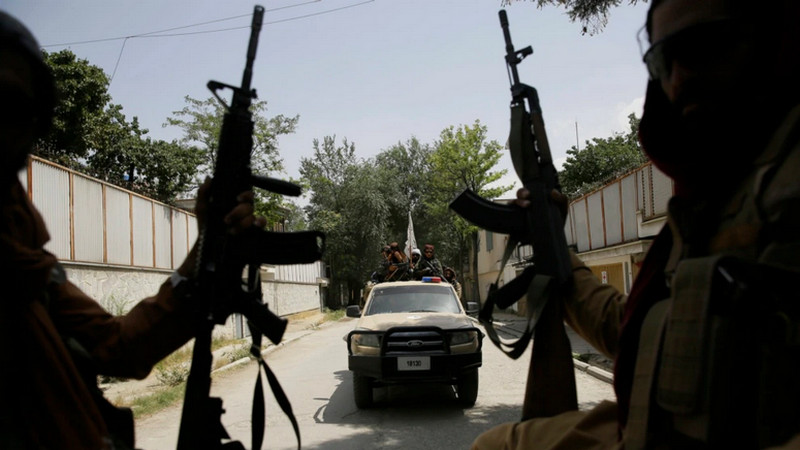 Pejuang Taliban kini jaga pos pemeriksaan di kota-kota Afghanistan