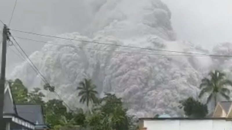 Polisi sekat sembilan jalur evakuasi erupsi Semeru