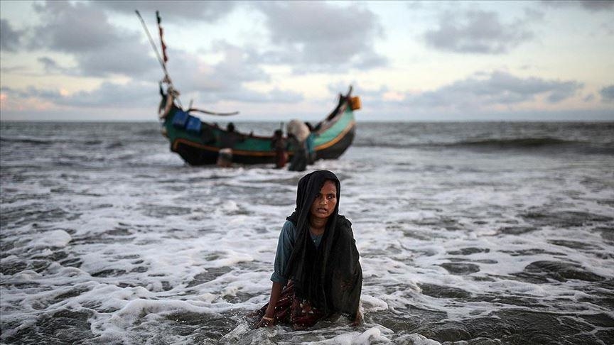 Sempat menolak, pemerintah Indonesia tampung pengungsi Rohingya terapung di laut Aceh