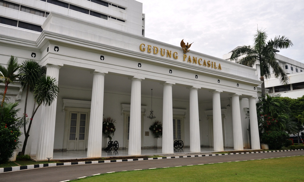  Presiden Joko Widodo lantik 3 duta besar untuk negara sahabat