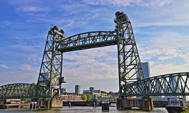 Rotterdam akan membongkar jembatan bersejarah demi superyacht Jeff Bezos