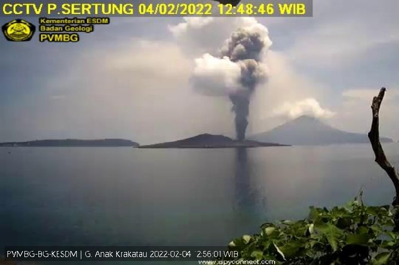 Gunung Anak Krakatau erupsi 9 kali, masyarakat diharapkan tidak di radius 2 km