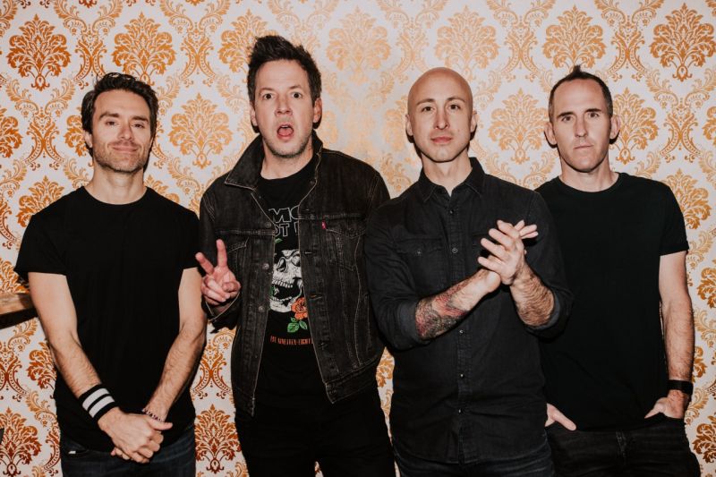 Simple Plan rilis lagu baru bareng vokalis Sum 41