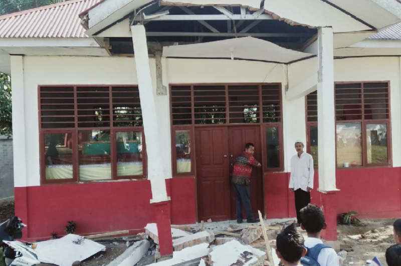 6000 warga Sumatera Barat mengungsi pascagempa magnitudo 6,1