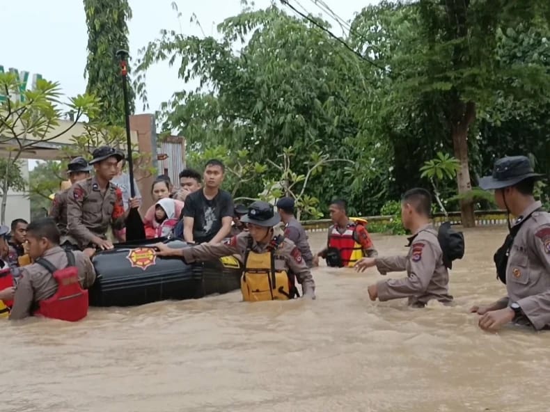 Banjir Serang, Polda Banten kirim 500 personel lakukan evakuasi