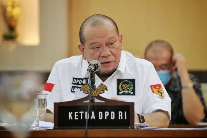 Larang bicara isu tunda pemilu, Ketua DPD minta menteri patuhi Jokowi