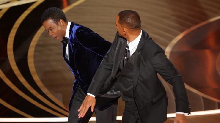 Hari ini, Academy Awards umumkan sanksi atas tamparan Will Smith pada Chris Rock