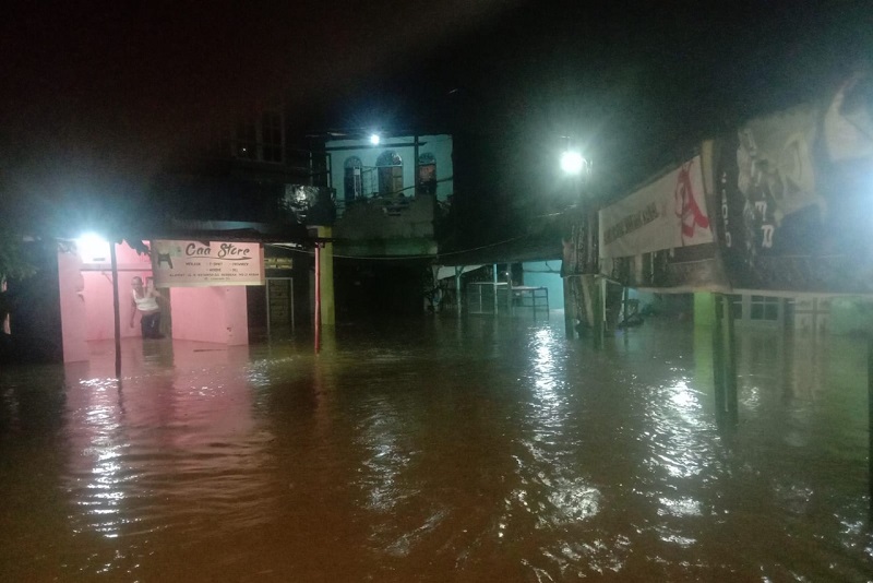 394 warga Kota Medan bertahan di rumah saat banjir