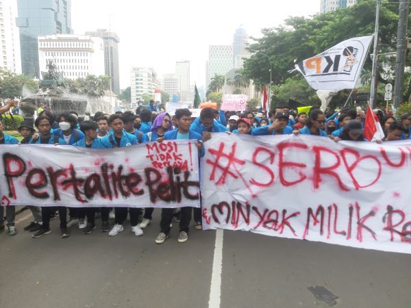 Demonstran di Medan Merdeka sentil Luhut Pandjaitan