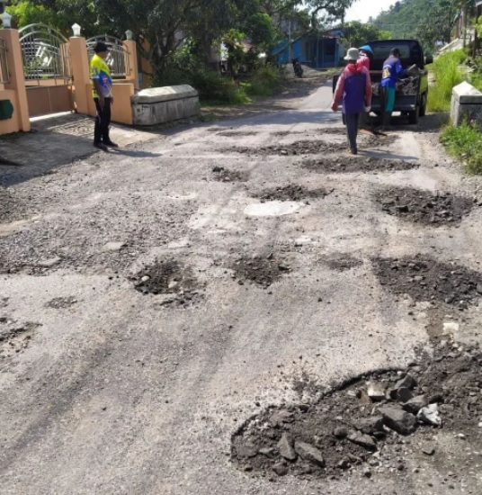 Jelang mudik, DPUPR Pemalang tambal jalan rusak di Watukumpul-Cikadu
