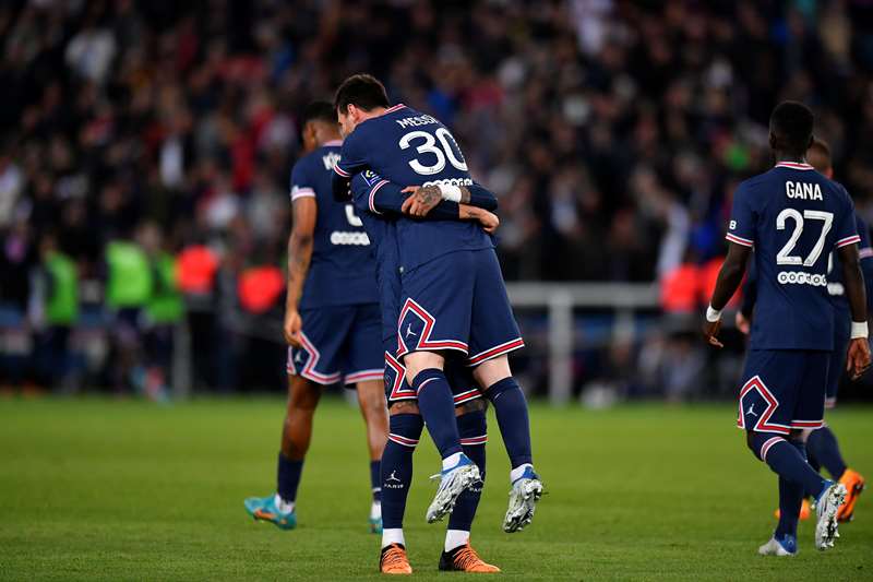 Gol Messi membuat PSG boyong gelar Liga Prancis ke 10, Neymar butuh santai  