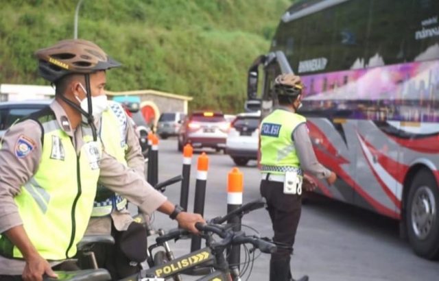 Polres Semarang turunkan tim sepeda  di Rest Area KM429A Ungaran 