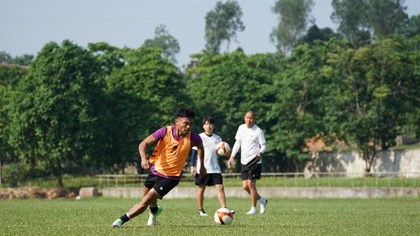 Lapangan latihan timnas Indonesia U-23 buruk: Banyak lubang dan berpasir 