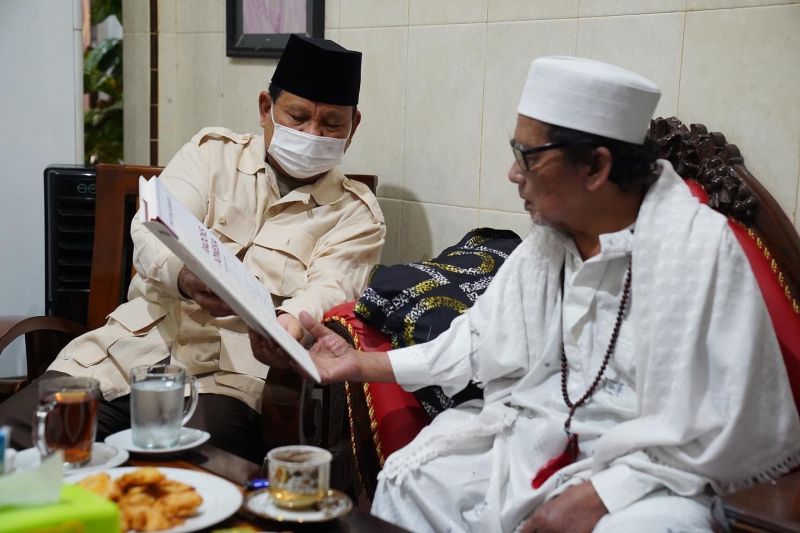 Menebak safari politik Prabowo ke kandang Banteng