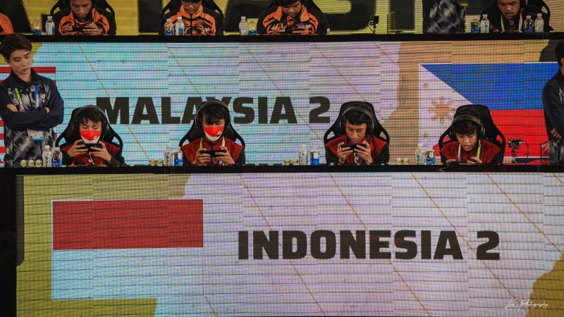 Perwakilan DG Esports Dunia Games Telkomsel antarkan Indonesia bawa medali perak di SEA Games