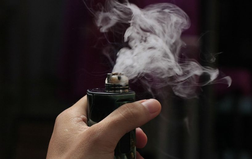 Kemenkes: Rokok elektrik dan konvensional sama bahaya