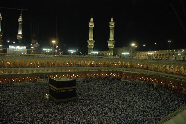 Rombongan jemaah haji dunia pertama yang datang di Arab Saudi dari Indonesia 
