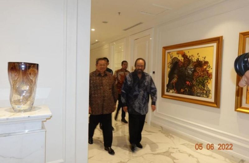 Malam-malam SBY sambangi Surya Paloh, bahas apa?