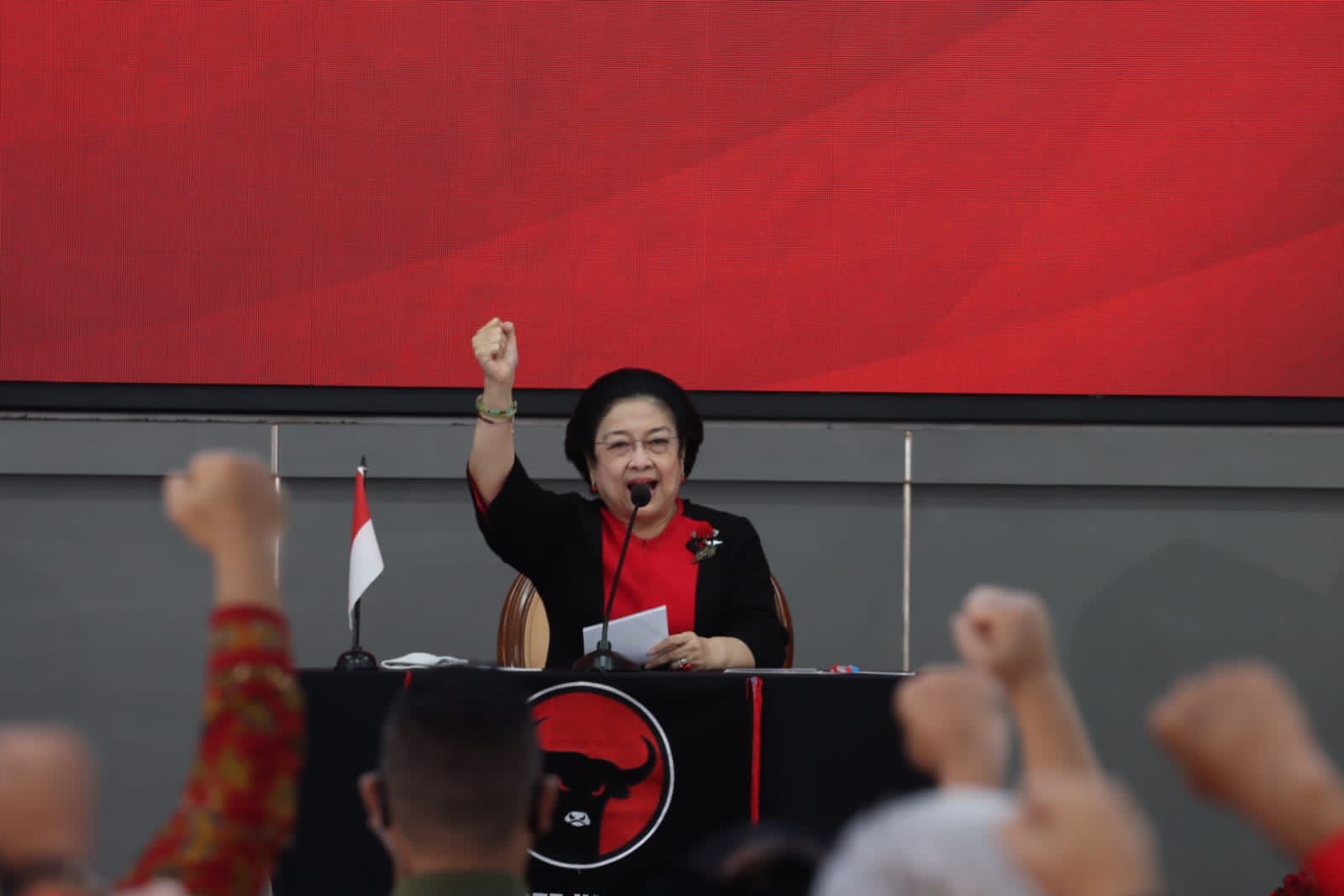 Megawati soal kadernya maju Pilpres 2024: Main dua kaki, saya pecat!