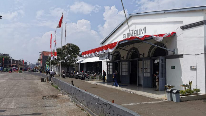 PT KAI tata kawasan Stasiun Sukabumi dan Karawang