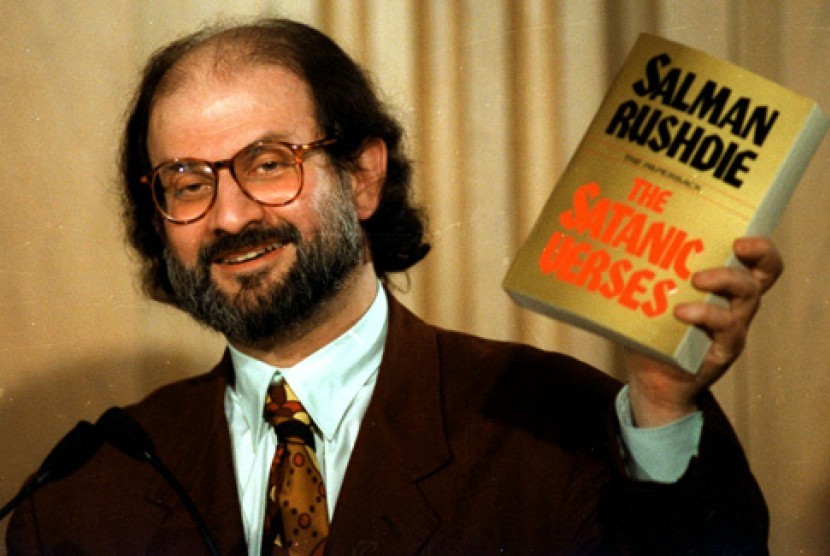 Iran membantah terlibat penusukan Salman Rushdie