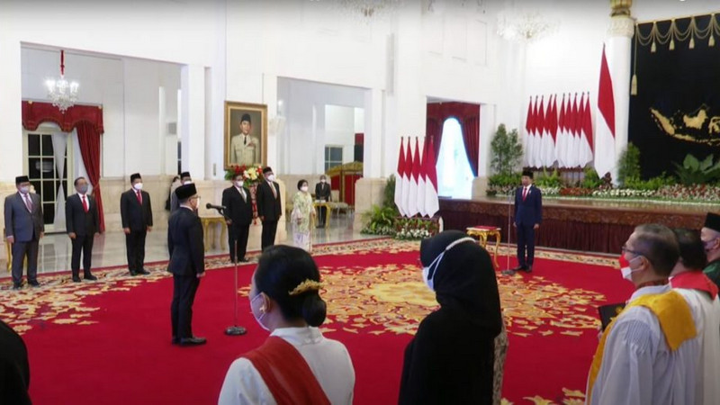 Jokowi lantik Azwar Anas jadi Menpan RB gantikan Tjahjo Kumolo 