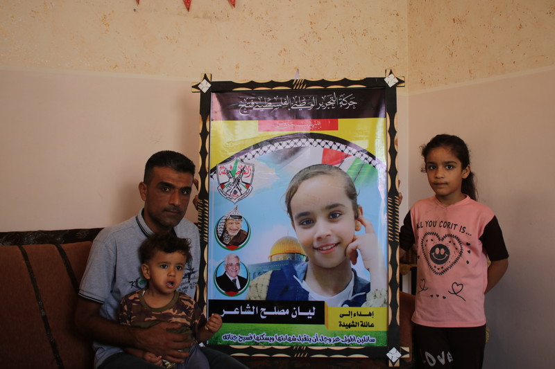  Lambaian dan senyum gadis kecil kepada ayahnya sebelum dibunuh Israel 