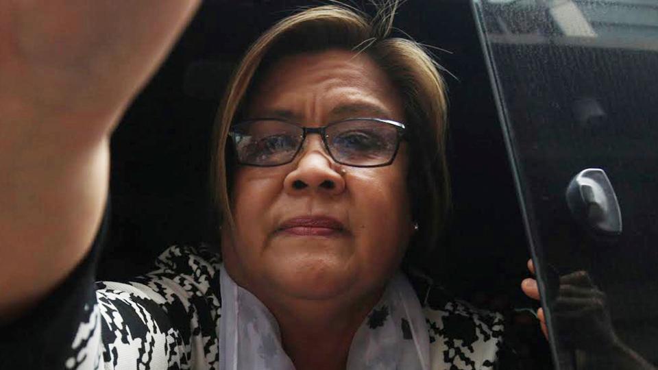 Mantan senator Filipina yang dipenjara disandera 3 napi yang ingin kabur