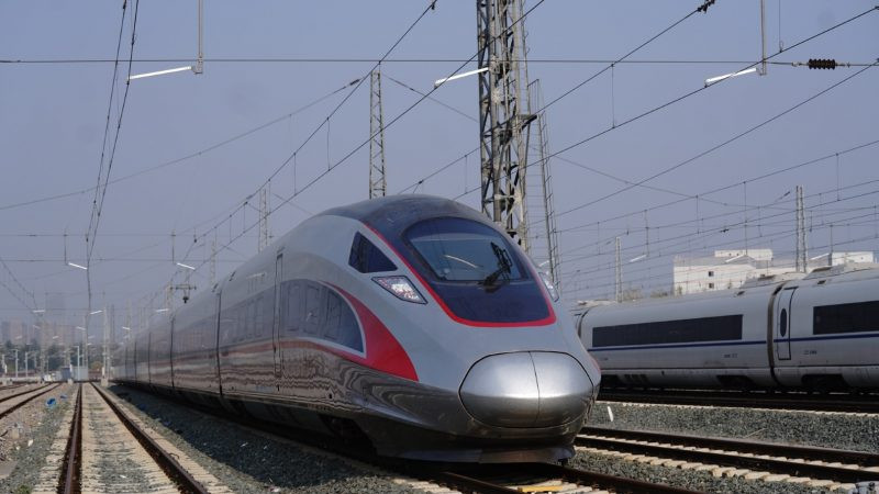 Rel dan OCS kereta cepat terpasang jelang dipamerkan kepada Xi Jinping