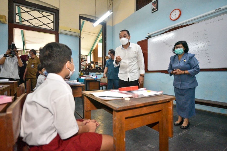 Mulai hari ini, siswa SD dan SMP di Surabaya bebas PR