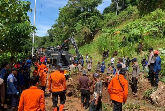 Bupati Gowa instruksikan BPBD terus cari korban di lokasi longsor Parangloe