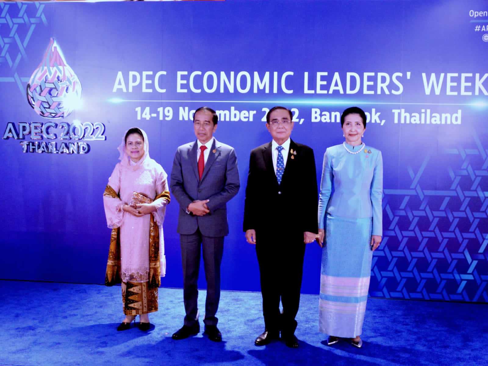  Presiden Jokowi hadiri KTT APEC dan sejumlah pertemuan bilateral di Bangkok