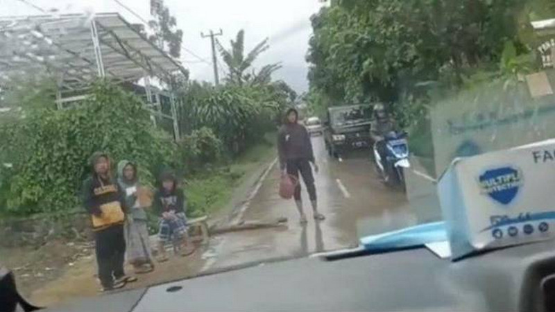 Warga adang penyaluran bantuan gempa Cianjur, Mensos Risma: Pengungsi mandiri