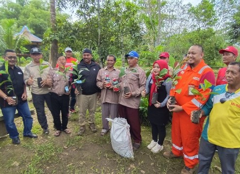 Kembangkan industri Kopi Luwak, Bupati Kukar beri bantuan benih kopi di Desa Prangat Baru