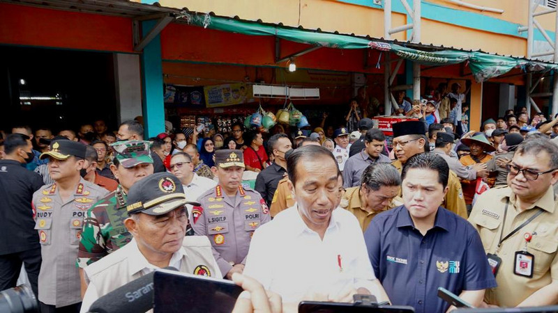 Menko PMK dampingi Presiden Jokowi cek harga bahan pokok di Cilegon, ini hasilnya