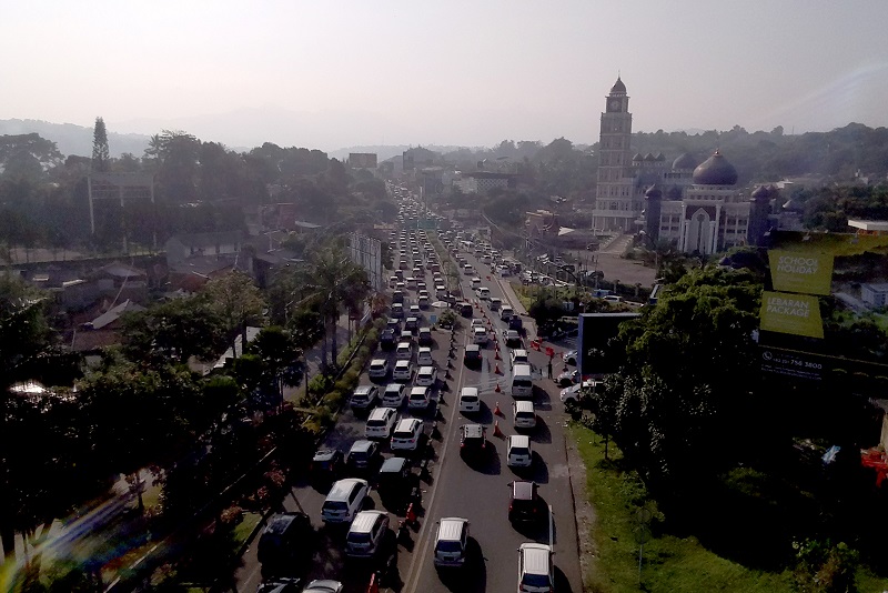 H-1 Tahun Baru, Lalu lintas di Gadog Puncak masih terkendali