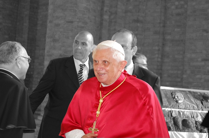 Benediktus XVI, paus pertama yang mengundurkan diri dalam 600 tahun