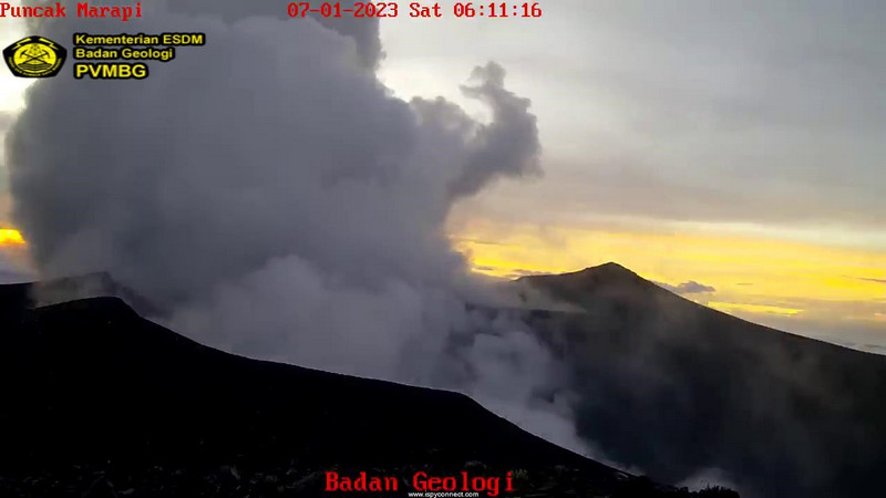 Kembali erupsi, status Gunung Marapi tetap level II