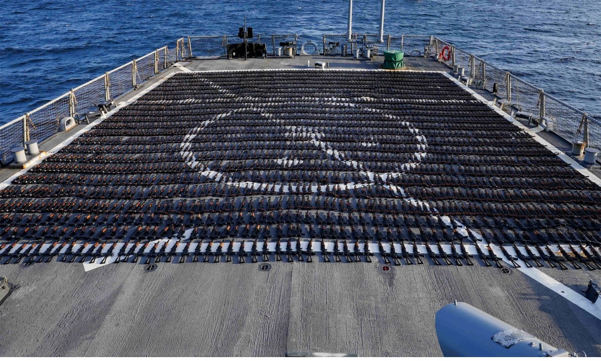 Angkatan Laut AS sita lebih dari 2.000 AK-47, diduga untuk pemberontak Yaman