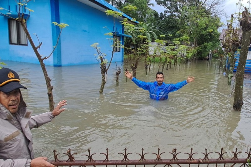 Sejumlah wilayah Aceh terendam banjir, ribuan warga mengungsi