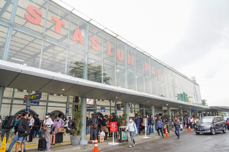 Volume penumpang KAI dari Stasiun Gambir dan Pasarsenen naik 20%