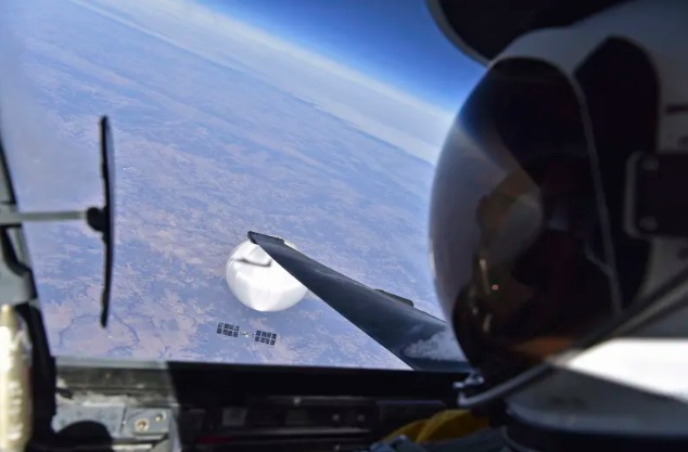 Sebelum menembak, pilot AS 'selfie' dengan balon mata-mata China 